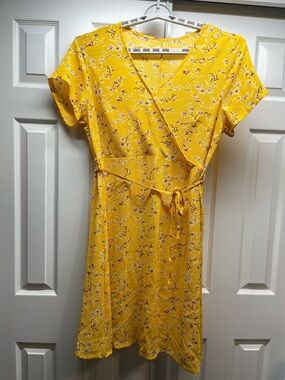 SHEIN Yellow Floral V-Neck Short Sleeve Sun Dress With Belt Size 2XL